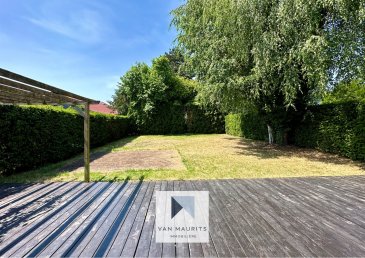 +++ SOUS COMPROMIS +++ SOUS COMPROMIS +++ SOUS COMPROMIS +++ 

Située sur le plateau d'Howald, dans un quartier résidentiel calme et verdoyant aux abords de la forêt, cette agréable maison 3 façades a été rénovée au fil des années. Bâtie sur un terrain de 5ar59ca orienté sud-ouest, elle offre une surface totale de ± 335 m² dont ± 175 m² habitables.

 Principaux atouts :
• Maison en bon état, rénovée ;
• Magnifique orientation et très belle luminosité 
• Jardin à l’abri des regards orienté sud-ouest ;
• Tram (livré fin 2023) à 500 mètres ;
• Situation idéale et recherchée : quartier résidentiel calme (zone 30km/h), à proximité de Luxembourg-ville (±4km) ainsi que du quartier Cloche d'Or (±2km) et proche de toutes les commodités.

Dotée de nombreux attraits qui devraient faire le bonheur d’une famille, la maison se compose comme suit :

Au rez-de-chaussée, la porte d’entrée s’ouvre sur un hall desservant tout d’abord un bureau ± 9 m² ainsi qu’un couloir avec wc séparé ± 2 m² qui mène à la première chambre ± 16 m². Ce même hall mène ensuite à la pièce de vie ± 50 m² qui se compose d'un spacieux séjour, d'un coin repas et d’une cuisine moderne et épurée indépendante (pouvant être ouverte sur le séjour). Tant la cuisine et le séjour disposent de baies coulissantes s’ouvrant sur la terrasse ± 50 m² suivie du jardin orienté sud-ouest.

Le 1er étage s’ouvre sur un hall avec wc séparé ± 2 m² desservant une salle de douche ± 10 m² (avec cabine de douche, double-vasque, baignoire et sèche-serviettes) ainsi que quatre chambres de ± 21, 20, 19 et 9 m².

Enfin, un grenier isolé de ± 46 m² faisant office de rangement complète le dernier étage.

Le sous-sol dessert un spacieux double-garage ± 52 m² (avec arrivée électrique, arrivée d’eau), une pièce multifonctionnelle avec branchements informatiques ± 16 m², la chaufferie ± 14 m² et d’une salle de jeux ± 18 m² avec entrée/sortie indépendante pouvant servir de local commercial.

Le jardin privatif et à l’abri des regards de ± 250 m² (arrivée électrique et d’eau) ainsi que deux emplacements extérieurs devant l’entrée du garage complètent cette offre.

Détails complémentaires :
•Passeport énergétique : « E-E » ; 
•Châssis pvc-aluminium, double vitrage Wako/Rehau, volets électriques ;
•Cuisine aménagée Kichechef et équipée Siemens ;
•Sanitaires haut de gamme Ferderspiel de marque Villeroy&Boch et Riho ;
•Chaudière au gaz Viessmann (2010), chauffage par radiateurs ;
•Proche de toutes commodités : commerces, restaurants, axes autoroutiers (rond-point Gluck à 300 m), transports en commun (arrêt de bus à 60 m, futur tram, gare d’Howald) ;
•Lignes de bus directes vers différents lycées (Geesseknäppchen, Ecole européenne, Lycée français/Vauban) à 200m;
•Belles promenades dans les alentours (forêt).

Agent responsable: Florian Apolinario
Mobile: +352 691 110 397
E-mail: florian@vanmaurits.lu
