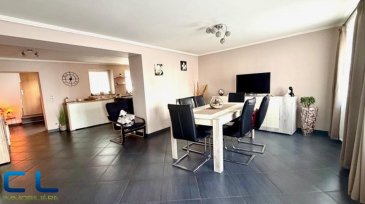 REMICH ? Nouvelle opportunité sur le marché !

Nous vous proposons cette charmante maison unifamiliale, entièrement rénovée avec soin et parfaitement agencée.

Idéalement située à seulement deux minutes à pied du centre-ville de Remich et de toutes les commodités, elle offre un cadre de vie alliant confort, tranquillité et proximité.

Disposition des pièces :

Rez-de-chaussée :
Un salon accueillant
Une cuisine équipée
Un WC séparé
Une arrière-cuisine, idéale pour les amateurs de fours et grillades
Un grand débarras avec espace de stockage faisant également office de cave

1er étage :
Une salle de bain avec baignoire et douche
Une chambre à coucher
Un spacieux living
Accès à deux terrasses situées à l'arrière de la maison, bénéficiant d'une excellente orientation solaire et d'une belle intimité

2ème étage :
Trois chambres à coucher
Un vaste grenier isolé pouvant être aménagé selon vos besoins

Cette maison, prête à emménager, ne nécessite aucun travaux et constitue un bien idéal pour une famille.

Située à Remich, ville pittoresque et touristique longeant la Moselle, vous profiterez d'un environnement agréable, réputé pour ses paysages viticoles, son ambiance conviviale et ses nombreuses activités en bord de rivière.

Disponibilité : à convenir
CPE : en cours de réalisation
Frais d'agence : inclus dans le prix de vente, à charge du vendeur

Pour toute information complémentaire ou organiser une visite, contactez-nous au 26 53 41
Ou directement Mme Veigas au 621 505 621 / cristina.veigas@cl-immo.lu