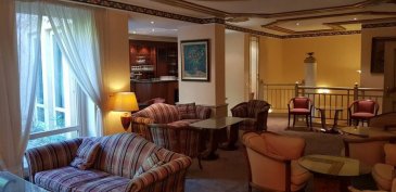 Grand Hotel bien situe au centre de Vianden avec vue sur le chateau.
Meublé comme sur les fotos.
24 chambres
