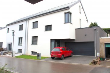 !!!!! Maison exceptionnelle situées à BISSEN !!!!!!<br><br>Cette maison offre un cadre de vie très cosy, <br>chaleureux, intime et tranquille <br><br>Superbe maison de HAUTE GAMME avec une surface habitable de /- 200m2 sis sur un terrain de 3.27ares dans une nouvelle cité à Bissen.<br>Cette belle maison neuve et moderne ce compose comme ceci : <br><br>- Au rez-de-chaussée on trouve un double garage pour deux voitures, buanderie, WC séparé, espace fitness ou espace profession libéral de /- 40m2, cave,<br>-Très beau living/salle à manger, spacieuse cuisine ouvert bien équipée donnant vers une grande terrasse/ et jardin de /- 3,27 ares clôture et WC séparée. <br><br>- 1er étage vous disposer d\'un hall de nuit, ainsi que trois belles chambres à coucher, une salle de douche avec fenêtre et WC séparée. <br><br>- Au 2ème étage, grande suite parental avec salle de bain spacieuse et moderne. <br><br>La maison dispose de finitions haute de gamme et panneaux solaires, Prestations et matériaux de qualité (construction traditionnelle , menuiseries triple vitrage, porte de garage motorisée, portes, sanitaires, carrelages , etc\' <br><br>Pour plus de renseignements ou une visite (visites également possibles le samedi sur rdv), veuillez contacter le 691 850 805.