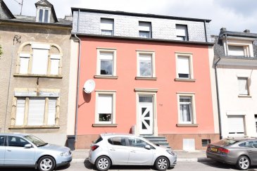 Situé à Luxembourg-Gasperich, proche de la Gare Centrale, au 2ème étage d'une petite résidence construite en 1960, cet appartement meublé se présente comme suit: 

Un séjour ± 21 m² avec nouveau canapé, télévision, table et chaises, une chambre ± 25 m² avec penderie et lit double 160 x 200 pour lequel il faudra prévoir son propre matelas, une salle de douche ± 8 m² comprenant la machine à laver et une cuisine équipée.


Généralités: 

- Pas d'enfants ;
- Clause peinture et nettoyage par professionnels à la sortie du locataire ;
- Appartement en bon état ; 
- Situé dans une commune recherchée ;
- A proximité de toutes commodités: transports en commun, restaurants, commerces, ... ;
- Loyer: 1400€/mois ; Charges: 150€/mois ; Garantie bancaire: 2 mois de loyer
- Les charges incluent l'eau et le chauffage. Consommation électrique à charge du locataire ; 
- Frais d'agence: 1 mois de loyer + TVA
