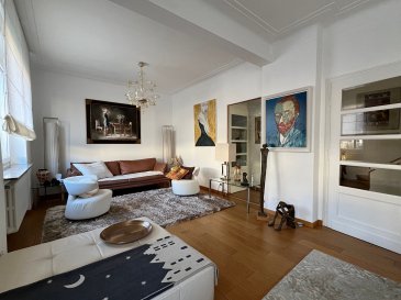 Thionville Vente  - Maison   5 chambres prix :  638 600 € A Thionville, maison de 206 m2 proche du centre ville.. A Thionville, laissez vous séduire par cette maison mitoyenne d'un côté, édifiée sur un terrain de 4 ares.
Dès l'entrée, vous serez conquis par ses volumes généreux et sa luminosité. Le rez-de-chaussée accueille un vaste séjour chaleureux, une salle à manger conviviale et une cuisine équipée haut de gamme Bulthaup.
Aux étages, 5 chambres, 1 pièce dressing, 2 salles de bains composent un espace nuit confortable et fonctionnel.
Le sous-sol complet, carrelé et doté de nombreux rangements complètent ce bien.
Chaudière neuve.
Les informations sur les risques auxquels ce bien est exposé sont disponibles sur le site Géorisques : www.georisques.gouv.fr » 
Renseignements et visites : 
- Karine Karas : 06 08 31 19 87 
- Katia Moriceau : 06 75 66 99 25 (3.00 % d'honoraires TTC à la charge de l'acquéreur.)