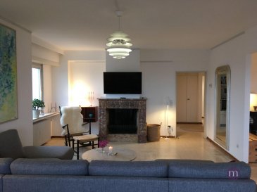 Appartement lumineux sis au 7e et dernier étage de +/- 115 m2 comprenant: grand living avec feu ouvert et balcon (orientation sud), cuisine équipée, 2 chambres à coucher, salle de douche, WC séparé, hall avec placard, cave, 1 emplacement souterrain. <br><br>Revêtement du sol: travertin, carrelage, parquet. <br>Disponible: 01.10.2021<br><br>Quartier résidentiel à quelques minutes du Centre-Ville, proche de tout commerce, bonne connexion bus, accès rapide vers autoroute.