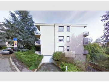 LUXEMBOURG-LIMPERTSBERG : 4, RUE DE L'ORDRE DE LA COURONNE DE CHÊNE (RUE BELLEVUE)  
VASTE PLACE DE PARKING SOUTERRAIN À LOUER  
DIMENSIONS : 4,69 m (L) ; 4,30 m (P) ; 1,96 m (H), mais hauteur maximale de 1,86 m en raison de la rampe d'accès  
IDÉAL POUR 2 PETITES VOITURES, OU 1 VOITURE ET UNE OU PLUSIEURS MOTOS  
PRIX : 175 euros/mois (charges comprises). Disponible à partir du 1er novembre 2026. Frais d'agence : un mois de loyer + TVA à charge du locataire.  
CONTACT : ROSALBA MAITRE, PARKAGENCE (+352 691 550 189), email : rosalba@parkagence.lu