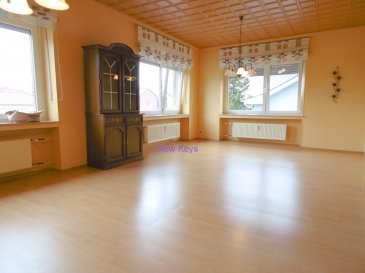 ******SOUS COMPROMIS******

New Keys vous propose ce bel appartement de +/-93 m2 au 1er étage d'une petite résidence calme.

 Il se compose de:

 1 Hall d'entrée
 1 Grand salon/séjour lumineux 
 1 Cuisine équipée
 2 Grandes chambres ( possibilité de faire une troisième )
 1 Salle de bain
 1 WC séparé 
 1 Buanderie ( commune )
 1 Terrasse ( commune )
 1 Cave

 Libre de suite, proche de toutes commodités ( commerces, médecins...), rue non passante.

 Pour tous renseignements et/ou visite:
 +352 691311709
 amarinthe@newkeys.lu 