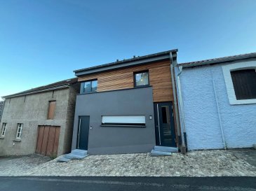 Immo Losch vous propose à la location cet appartement neuf situé dans le centre du petit village vigneron Ahn.

Proche de la moselle et balades dans les vignobles.

L'appartement se trouve dans un nouveau bâtiment de seulement deux appartements.

L'appartement de 63m2 se compose comme suit :
- Hall d'entrée
- Salon avec cuisine ouverte
- Hall avec dressing
- Chambre 
- Salle de douche
- 2 emplacements couverts

L'appartement est libre de suite.

Pour toute information supplémentaire, n'hésitez pas à nous contacter au +352 26532611 ou par e-mail au info@immolosch.lu!

 ---------- 
Entdecken Sie dieses moderne Apartment in Ahn, Luxemburg, das mit seinen 63 m² Wohnfläche Komfort und Stil vereint. Das Apartment bietet ein Schlafzimmer und einen großzügigen Wohnraum, der ideal für Singles oder Paare ist. Die großen Fenster sorgen für eine helle und freundliche Atmosphäre und bieten zugleich einen schönen Ausblick auf die Umgebung.

Die Wohnung ist mit modernster Technik ausgestattet, darunter Internetanschluss, elektrische Rollläden und dreifach verglaste Fenster, die für eine ausgezeichnete Wärmedämmung sorgen. Die Küche ist offen gestaltet und besticht durch ihre Funktionalität und zeitlose Eleganz, perfekt zum Kochen und Genießen.

Dank der ruhigen Lage in Ahn und der hochwertigen Ausstattung bietet dieses Apartment einen angenehmen Rückzugsort vom Alltagsstress. Die Nähe zur Natur und die gute Anbindung an öffentliche Verkehrsmittel machen dieses Mietobjekt noch attraktiver. Lassen Sie sich diese Gelegenheit nicht entgehen, in eine stilvolle und komfortable Wohnumgebung zu ziehen.

 ---------- 
Immo Losch offers this new apartment for rent in the center of the small winegrowing village of Ahn.

Close to the Moselle river and vineyard walks.

The apartment is in a new building with only two apartments.

The 63m2 apartment is composed as follows:
- Entrance hall
- Living room with open kitchen
- Hall with dressing room
- Bedroom
- Shower room
- 2 covered parking spaces

The apartment is available immediately.

For further information, please do not hesitate to contact us on +352 26532611 or by e-mail at info@immolosch.lu!