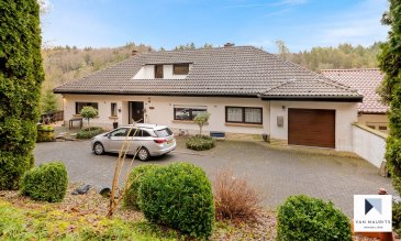 ***SOUS COMPROMIS*** SOUS COMPROMIS*** SOUS COMPROMIS***

Située à Erzen, dans la commune de Larochette, cette spacieuse maison à rafraîchir, dispose d'une surface habitable de ± 238 m² pour une surface totale de ± 355 m². Elle se présente comme suit:

Au rez-de-chaussée, le hall d'entrée ± 25 m² dessert un wc séparé ± 2 m², 2 chambres ± 11 et 15 m², un palier ± 2 m², une salle de bain ± 10 m² (baignoire, douche, lavabo et wc), un spacieux séjour ± 52 m² avec feu ouvert, une cuisine ± 13 m² équipée et aménagée, (four, frigo, cuisinière vitrocéramique, hotte aspirante, lave-vaisselle, nombreux rangements,…), une arrière-cuisine ±13 m² ainsi qu’une terrasse ± 33 m². Un garage ± 38 m², (avec plusieurs emplacements devant la porte de garage) complète cet étage.

Au 1er étage, sous les combles, vous y trouverez une salle de douche ± 5 m² (à rénover), une chambre ± 13 et 16 m² ainsi qu'un balcon ± 10 m².

Au rez de jardin, se trouve un studio, idéal pour la location Air B/B, qui se compose de la façon suivante:

Un débarras ± 19 m², une salle de douche ± 5 m² (douche, lavabo et wc), un salon ± 22 m², une chambre ± 10 m² et une cave ± 17 m² (idéale pour le rangement d’ustensiles de jardin).

Au sous-sol, un palier ± 4 m² mène vers une chambre ± 15 m², une buanderie ± 26 m², une chaufferie ± 18 m² (au mazout) ainsi qu’une cave ± 14 m².

Un grenier non aménagé, isolé avec sol en parquet complète l’offre.

Généralités:

- Salle de douche au 1er étage à rénover, maison à rafraîchir;
- Studio idéale pour location Air B/B;
- Cuisine équipée et aménagée;
- Double vitrage, châssis PVC et bois, volets manuels;
- Panneaux solaires; toiture en bon état en tuile;
- Sol en carrelage, laminé et parquet;
- Mur en papier peint et peinture;
- Chaudière au mazout ;
- Grand terrain, arboré, clôturé avec jardin;
- Environnement calme et boisé.
