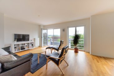 GONDERANGE
Dans une rue très calme et résidentielle, belle maison libre de 3 côtés avec passage latéral située dans la rue Astrid Lindgren. Bâtie en 2007 avec des matériaux de haut standing, elle présente une surface habitable  218 m2 et bénéficie d’une grande luminosité dans toutes les pièces y compris l’entrée et les escaliers grâce à une grande fenêtre qui longe une partie de la façade. Une belle vue panoramique du living et le calme absolu confèrent à cette maison une situation exceptionnelle où il faut beau vivre. La maison est composé comme suit :
Entrée avec marbre au sol, living et salle à manger avec accès balcon, parquet au sol, belle vue sur la verdure, un WC invités (sanitaires Villeroy & Boch) une cuisine équipée avec plan de travail en granit, électroménagers SIEMENS,  coin repas,  étage : hall de distribution, chambre parentale avec dressing en suite, parquet au sol, une grande salle de bains complète avec baignoire et  douche, deux chambres à coucher avec parquet au sol, une salle de douche avec WC, 
Dernier étage : grande chambre à coucher ou studio indépendant, une salle de douche avec WC.
Sous-sol : buanderie, chaufferie avec chauffage aux pellets, belle pièce hobby-room avec grandes fenêtres et accès à la terrasse et au jardin, garage fermé pour deux voitures (en longueur). Extérieur : jardin et terrasses. 
Surface terrain : 4,86 ares, La maison est située dans un lotissement construit autour d’une d’une aire de jeux. 
Accès facile pour le Kirchberg, école primaire, crèche, Lycée technique avec section européenne, Delaize, bus tous les 30 minutes pour la gare de Luxembourg.

Plans de la maison sur demande
Contact et visites : Rosalba MAITRE téléphone 691 550 189 