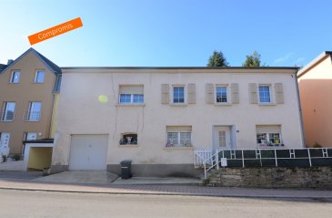 
***SOUS COMPROMIS***SOUS COMPROMIS***
Située à Canach, commune recherchée à l'est de Luxembourg, cette maison construite dans les années '50 nécessite d'être rénovée. D'une surface habitable de ± 110 m² pour une surface totale de ± 160 m², elle se compose comme suit :
 
Au rez-de-chaussée, le hall d'entrée dessert le séjour ± 16 m² et la cuisine équipée ± 12 m².
 
Le 1er étage se compose de trois chambres de ± 11, 14 et 17 m², d'une salle de douches ±10m² et d'un wc séparé.
 
Le grenier non-aménagé s'étend sur ± 24 m².
 
 
Généralités :
 
Maison à rénover ;
Commune résidentielle proche du Luxembourg, Kirchberg et de la Moselle ;
Nombreuses randonnées dans les alentours ;
Services de proximité: commerces, écoles, crèches, ...
