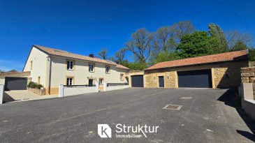 -.  Maison de caractère et son jardin clos de murs - espace bien-être 70 m2 - dépendance aménageable

 +++ EXCLUSIVITE +++ Visite virtuelle sur demande +++

 A moins de 20 minutes de la frontière luxembourgeoise, cette maison de caractère de 300 m2 habitables offre un cadre de vie privilégié, au calme, tout en restant proche des axes et des commodités.

 Une dépendance indépendante de 48 m2 complète l'ensemble. Facile à aménager, elle peut accueillir un atelier, une activité libérale, un studio indépendant ou un espace locatif, selon les projets.

 Construite vers 1850 et récemment rénovée, la maison a su conserver son authenticité sans être dénaturée. Pierres et poutres apparentes, cheminées anciennes, four à pain, puits, cave voutée et éléments d'époque participent à une atmosphère chaleureuse.

 Le rez-de-chaussée s'organise autour d'une cuisine entièrement équipée et conviviale, dont l'espace de cuisson est intégré à une cheminée monumentale. Elle s'ouvre sur un salon-séjour, dans la continuité duquel se trouve un espace de réception avec bar, où le puits valorisé par une plaque de verre, et le four à pain deviennent de véritables éléments décoratifs, avec un accès direct à une cave voûtée qui ravira les amateurs de vin. La cuisine bénéficie également d'un accès direct à une seconde terrasse. Une salle d'eau avec WC et une buanderie complètent ce niveau.

 À l'étage, trois chambres aux volumes confortables avec dressing, une salle d'eau avec douche et wc, un bureau (4ème ch possible) et une mezzanine offrent une organisation fluide, adaptée à une vie de famille.

 L'espace bien-être de 70 m2 constitue un atout rare : sauna, jacuzzi, douche, WC et une salle de sport en mezzanine, avec accès direct à une terrasse et au jardin clos de murs et à l'abri des regards.

 Le terrain de 11,52 ares propose également deux garages et plusieurs stationnements, facilitant le quotidien.

 Un bien avec du caractère, des volumes et encore du potentiel, particulièrement adapté à une clientèle frontalière recherchant un cadre de vie qualitatif proche de toutes commodités.

 Caractéristiques : Construction en pierre, Toiture et façade refaites en 2024, Chauffage par chaudière à pellets avec alimentation automatique, Climatisation, Double vitrage PVC avec volets roulants électriques programmables, fosse sept., Adoucisseur d'eau, puits intérieur et extérieur.
     Cuisine équipée : Induction et Lave-vaisselle SIEMENS, Hotte ROBLIN, Four ELECTROLUX, Friteuse et Grill SMEG, réfrigérateur US, espace repas et larges plans de travail.

 Infos et visites : Contactez Régis au 06 03 40 96 27
  DPE : D / A
 Estimation des coûts annuels d'énergie du logement : Les coûts sont estimés en fonction des caractéristiques de votre logement et pour une utilisation standard sur 5 usages (chauffage, eau chaude sanitaire, climatisation, éclairage, auxiliaires) voir p.3 pour voir les détails par poste.entre 1 390 EUR et 1 940 EUR par an.Prix moyens des énergies indexés au 1er janvier 2021 (abonnements compris)
 prix honoraires inclus charge acquéreur (3,5%)