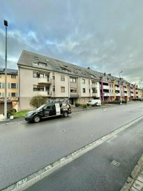 Immo Nordstrooss vous propose un magnifique Duplex à vendre de +/- 100m2 à Mersch.<br><br>Ce lumineux duplex se compose comme suite:<br><br>1ERE ÉTAGE: <br>- Spacieux hall d\'entrée,<br>- WC séparé <br>- Grand living avec salle à manger avec accès sur le balcon,<br>- Cuisine séparé <br><br>2IEME ÉTAGE:<br>- hall de nuit,<br>- deux chambres à coucher dont une avec dressing,<br>- salle de bain avec baignoire et WC,<br>- grenier<br><br>Ce beau appartement dispose également d\'une cave, deux emplacements intérieur et un jardin en commun.<br><br>Pour plus de renseignements ou une visite veuillez nous contacter au 691 450 317.