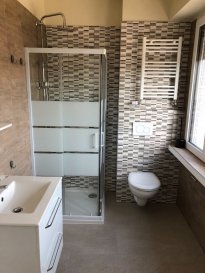 LUXEMBOURG-MERL

Locations d'une chambre meublé avec leur salle de douche et Wc.
La chambre  se compose:
un lit, un matelas, une couette,  un oreiller, un bureau avec chaise, une armoire, une Smart Tv et du WiFi.  
L'immeuble dispose aussi des parties communes:
Une cuisine équipée, séjour et une buanderie.

L'immeuble se trouve non loin de toutes les commodités ( restaurant, magasins etc..)

Contrat: durée minimum 6 mois.

Disponibilité 1 septembre 2020

Pour plus d'informations n'hésitez pas à nous contacter.

info@newgest.lu ou 691125293
