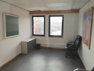 An office with all charges included (excepte internet), with 1 parking availlable for rent.
Office is newly paited.
