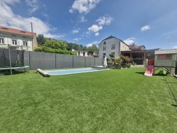 APACH

A 5 MIN de la frontière Luxembourgeoise (Schengen) et Allemande (Perl)

Au calme

Maison mitoyenne F5 d'env 165 m2 hab, 3 ch sur un terrain de 5,59 ares, comprenant:
Au Rdc: un dégagement, un grand espace cuisine ouverte séjour d'env 60 m2, donnant accès a une terrasse, un wc.

A l'étage:
 3 chambres dont une suite parental comprenant un dressing une salle de bains douche plus baignoire, un dégagement, une salle de bains (douche) avec wc.

Comble aménageable. 

Un sous-sol: cave, garage deux véhicules.

Extérieur:
Une piscine chauffée (PAC) 

Une dépendance (remise)
Terrasse
Jardin (clos)

DV PVC
Chauffage bois + électrique

A VOIR