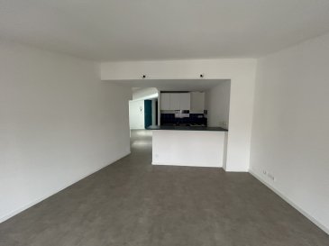 Appartement F2 bis au 3ème étage en très bon état .  Appartement au centre ville et à proximité de tout situé au 7 Place Saint Antoine 54700 PONT-A-MOUSSON comprenant : 
 - Entrée, Cuisine ouverte sur la pièce de vie, 1 Chambre, 1 Bureau, SDB et WC
 - Chauffage indivfiduel électrique - 58,12 m2 
 Libre à la location 
  Les information sur les risques auxquels ce bien est exposé sont disponibles sur le site Géorisques : www.georisques.gouv.fr