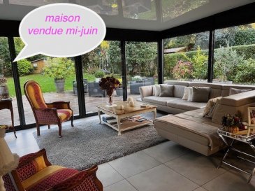 Au sein d'un univers chic et arboré, proche de la croix blan. 
Acheter un bien immobilier à Bondues



Vous recherchez une maison à vendre à Bondues ?
Découvrez nos biens sélectionnés avec soin et bénéficiez d'un accompagnement sur mesure.



Miss-Immo vous propose :

À Bondues (59910), dans un secteur résidentiel recherché de la Métropole Européenne de Lille, Miss-Immo, agence immobilière, vous présente, au coeur d'un domaine verdoyant et prisé, cette belle maison semi-individuelle familiale édifiée sur une parcelle de 785 m2.


Située dans un environnement calme et sécurisé, à proximité des écoles, la croix blanche, le collège de Marcq, commerces et axes routiers vers Lille, Marcq-en-Baroeul et Mouvaux, cette maison offre un cadre de vie idéal.



Elle s'ouvre sur une entrée chaleureuse avec toilettes et placards intégrés, donnant accès au garage ainsi qu'à la buanderie.
La cuisine équipée et aménagée, dans un style contemporain, est entièrement ouverte sur une spacieuse pièce de vie de 67 m2.
Cet espace de réception lumineux est sublimé par une véranda offrant une vue dégagée sur le jardin arboré, parfaitement exposé sud-ouest, garantissant luminosité et ensoleillement tout au long de la journée.



À l'étage, vous découvrirez quatre belles chambres parquetées, idéales pour une famille, ainsi qu'une salle de douche avec toilettes.



Les atouts supplémentaires :
 Maison familiale avec jardin à Bondues
 2 stationnements privatifs
 Garage fermé
 Grand jardin paysager sans vis-à-vis
 Terrasse exposée
 Chalet et kiosque
 Quartier prisé et cadre verdoyant



Prix de vente : 495 000 EUR honoraires inclus
Prix hors honoraires : 480 000 EUR
Honoraires forfaitaires à la charge de l'acquéreur : 15 000 EUR TTC



DPE réalisé le 25/05/2025 : Classe D (244)   GES D (43)   Énergie finale : 209.
Montant estimé des dépenses annuelles d'énergie : entre 2 450 EUR et 3 380 EUR (références 2021, 2022, 2023).
Informations sur les risques naturels et technologiques disponibles sur georisques.gouv.fr.


Copropriété gérée par ASL   charges mensuelles 68 EUR (816 EUR / an).



L'avis de Miss-Immo, votre agence immobilière située à Marcq en Baroeul :
Si vous recherchez une maison familiale à vendre à Bondues, offrant calme, verdure et proximité immédiate de Lille, cette maison semi-individuelle saura vous séduire par ses volumes, sa luminosité et son environnement privilégié.