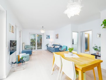 Bel appartement lumineux avec terrasse à Kirchberg-Neudorf

Situé dans une rue calme et recherchée de Kirchberg-Neudorf, ce très bel appartement orienté sud-ouest offre une surface habitable d'environ 70 m² et bénéficie d'une luminosité remarquable tout au long de la journée.

À seulement 10 minutes du centre-ville de Luxembourg, le bien profite d'une excellente accessibilité grâce au tram et à de nombreuses lignes de bus (7, 9, 12, 25, 26, etc.), tout en se trouvant à 2 minutes du plateau du Kirchberg.

Implanté au rez-de-chaussée surélevé, côté jardin, d'une petite résidence bien entretenue, l'appartement jouit d'une vue dégagée sur la verdure, sans vis-à-vis, garantissant calme et intimité.

L'appartement, offrant de beaux espaces intérieurs et extérieurs, se compose comme suit :
	 	Spacieux séjour très lumineux avec accès direct à une terrasse de 20 m²
	 	Cuisine séparée, entièrement équipée, pouvant facilement être ouverte afin de créer un espace de vie encore plus généreux avec cuisine ouverte
	 	Chambre à coucher avec grande armoire intégrée de 3,5 m de largeur, sur toute la hauteur
	 	Salle de bains design avec douche à l'italienne, double vasque et emplacement pour machine à laver et sèche-linge
	 	WC séparé
	 	Hall d'entrée avec placard

Les prestations sont complétées par :
	 	Emplacement de parking intérieur
	 	Cave privative
	 	Volets extérieurs à toutes les fenêtres

Un bien idéal pour profiter d'un cadre de vie paisible, à proximité immédiate de toutes les commodités et des principaux axes de transport.

En cas d'intérêt, n'hésitez pas à nous contacter afin d'organiser une visite de l'appartement.