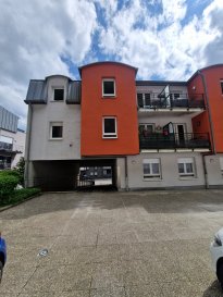 Immo Nordstrooss vous propose un appartement charmant de +/- 102.41m2 à vendre à Bissen, sis à 5 min de Mersch ou +/- 15 min de Luxembourg-Kirchberg !!

LIBRE DE SUITE!!!

Ce beau appartement est composé comme suit:

- Hall d'entrée,
- un grand living lumineux,
- cuisine équipée ouverte,
- trois belle chambres à coucher,
- une salle de bain,
- un débarras,
- un balcon.

Une cave et un garage et un emplacement extérieur complètent le tous.

Pour plus de renseignements ou une visite (visites également possibles le samedi sur rdv), veuillez contacter le 691 850 805.

Proposition de crédit/financement à taux compétitif d'une banque luxembourgeoise incluse dans nos services gratuit.