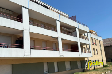 Résidence sécurisée / proche toutes commodités / F3 avec ter.  Bel appartement situé au 1er étage de la résidence 'bien-être'. F3 de 65.55m2 avec hall, cuisine séparée, 2 chambres, salle de bains et WC, séjour accès direct terrasse de 18m2, cellier.
 Les informations sur les risques auxquels ce bien est exposé sont disponibles sur le site Géorisques : www.georisques.gouv.fr