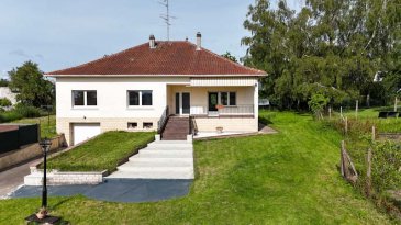 Plain-Pied individuel F5 de 131 m², sur sous-sol complet – Terrain 26a 14ca. VAUDRECHING (57320).
Située dans un environnement calme et verdoyant, venez découvrir cette solide maison individuelle de type F5, offrant la rareté et le confort absolu d’un unique niveau de vie de 131 m². 
Édifié sur une magnifique parcelle close et arborée de 26a 14ca, ce bien allie de superbes volumes intérieurs à des performances énergétiques modernes.
Dès l'entrée, vous serez séduits par un très grand salon-séjour particulièrement lumineux. Traversant et chaleureux avec son superbe parquet d'origine en chevrons, il offre un cadre de vie idéal sur. 
Ce grand espace s'ouvre partiellement sur une vaste cuisine de 19,36 m², bénéficiant d'un accès direct à une agréable terrasse située à l'arrière de la maison pour vos repas en toute intimité. L'espace nuit indépendant, comprend des chambres confortables, une salle de bains WC séparé.
La maison dispose d’un sous-sol complet de la même surface (131 m²), comprenant un grand garage pouvant accueillir aisément 2 voitures, un espace atelier, une buanderie et des espaces de stockage.
Les prestations de confort majeures :
•	Chauffage très économique : Système de pompe à chaleur air/eau entièrement neuve (garantie en cours).
•	Eau chaude : Ballon thermodynamique de dernière génération. Il est neuf également. 
•	Menuiseries : Porte d’entrée et fenêtres en double vitrage sur châssis PVC récents, pour une excellente isolation phonique et thermique.
•	Assainissement : La filière d’assainissement a été contrôlée. Elle est entièrement conforme.
L'extérieur : Un véritable écrin de verdure ! Le terrain de plus de 26 ares est entièrement clos et très joliment arboré, offrant un espace de liberté exceptionnel pour les enfants, les amoureux de nature, ou pour tout projet d'aménagement extérieur (potager, piscine, etc.), sans vis-à-vis.
Il s’agit d’une opportunité rare sur le marché conciliant de confortables espaces de vie en un seul niveau, la performance d'un chauffage neuf et un cadre extérieur privilégié.
LE BIEN EST IMMEDIATEMENT DISPONIBLE.
N’hésitez pas à contacter notre commercial Gérard STOULIG EI au : 06 03 40 33 55 – agenceabel@gmail.com. 
LES FRAIS D’AGENCE SONT A LA CHARGE DU VENDEUR.