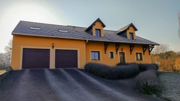 MAISON D’ARCHITECTE – 7 PIECES – 198 m2 – Terrain 1694 m2.

NOUS VENDONS à moins d’une demi-heure de METZ ; 
une maison d’architecte de 198 m2 établie en plain-pied et étage au 1 de l’impasse du ruisseau à TETERCHEN (57220), sur un terrain clos de 16a94.
En plain-pied : 
Sa superbe pièce principale de salon-séjour de 46 m2, donnant aussi sur une très belle terrasse arrière, est ouverte sur une cuisine aménagée et parfaitement équipée de 14 m2. 
Une chambre de 14 m2, un cellier de 9 m2, des toilettes et un espace buanderie sont également disponibles à ce même niveau.
A l’étage : 
deux chambres de 12 et 14 m2, un bureau de 12 m2, une salle de bains et WC de 12 m2. Actuellement utilisé comme salle de sport, un très bel espace de 31 m2 y est encore établi. 
La maison offre de très belles prestations, avec aussi : 
*** Deux garages à portes motorisées. 
*** Huisseries en double vitrage et volets motorisés. 
*** Planchers chauffants par pompe à chaleur air/eau 
*** Production d’électricité par panneaux photovoltaïques pour un revenu de 4000 €/an environ. 
*** La taxe foncière est de 640 €. 

LE BIEN EST RAPIDEMENT DISPONIBLE.

CONTACT : 
Gérard STOULIG – Agent commercial EI
Au : 06 03 40 33 55 – Mail : agenceabel@gmail.com
WIR SPRECHEN DEUTSCH. 

Les frais d’agence sont à la charge du vendeur. 
