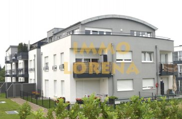 L'agence IMMO LORENA de Pétange a choisi pour vous un magnifique DUPLEX RENVERSÉ de 91 m2 plus une terrasse de 8,03m2 et jardin privatif de 50 m2 au RDC avec ascenseur situé à Pétange dans une très belle résidence, à proximité des commerces, transports en commun et toutes commodités, il se compose comme suit:

PREMIER NIVEAU:

- Un hall d'entrée d'une superficie de 2,32 m2
- Un double living de 37 m2 ouvert vers la cuisine toute équipée de  5,25 m2 donnant accès à une  terrasse sans vis-à-vis de 8,03 m2.
- Un wc séparé de 1,66 m2

NIVEAU INFERIEUR:

- Hall de nuit de 5,97 m2
- Chambre de 14 m2 avec accès au jardin privatif de 50m2
- Deuxième chambre de 14,65 m2 donnâtes également au jardin privatif de 50 m2
- Un dressing 4 m2 
- Salle de bain avec baignoire et douche italienne de 7,30 m2


CARACTERISTIQUES DU DUPLEX:
- Triple vitrage
- Emplacement intérieur
- Cave
- Buanderie
- Jardin privatif de 50 m2


A VOIR ABSOLUMENT!!!!

Pour tout contact:
Joanna RICKAL: 621 36 56 40
Vitor Pires: 691 761 110
Kevin Dos Santos: 691 318 013

L'agence ImmoLorena est à votre disposition pour toutes vos recherches ainsi que pour vos transactions LOCATIONS ET VENTES au Luxembourg, en France et en Belgique. Nous sommes également ouverts les samedis de 10h à 19h sans interruption.