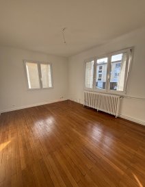 Proche de l’autoroute A31, appartement F3 rénové situé dans une maison. Il comprend une cuisine semi-équipée avec balcon, un séjour, deux chambres, une salle de bains et un cellier.

Cave et jardin privatifs.

Chauffage collectif au gaz.

Disponible immédiatement.

Loyer :  618 €
Provisions sur charges mensuelles avec régularisation de charges : 190€ (eaux, chauffage)

Honoraires de Rédaction de Bail : 412 €
Honoraires d'Etat des Lieux : 206 €

Logement à consommation énergétique excessive : Classe F

BELSIM IMMOBILIER 03 87 16 44 44