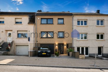 immohub, votre partenaire immobilier à Bascharage, a le plaisir de vous présenter cette magnifique maison unifamiliale implantée sur un terrain clôturé de 6,25 ares. Complètement rénovée entre 2016 et 2020 cette propriété offre une véritable sphère privative avec une vue dégagée, tout en restant proche de toutes les commodités, des transports et de la nature.

Cette maison développe une surface habitable d'environ 148 m2. Elle dispose de trois chambres à coucher, d'une salle de douche, d'une salle de bain, de deux spacieuses terrasses, d'un jardin orienté sud-ouest, de deux emplacements de parking intérieurs et d'un emplacement extérieur.

Directement habitable et soigneusement entretenue, cette maison représente une opportunité particulièrement rare sur le marché luxembourgeois, offrant un environnement verdoyant.

Le bien se compose comme suit :

Rez-de-chaussée
-Hall d'entrée : 10,50 m2
-Double garage : 31,78 m2
-Buanderie : 3,84 m2
-Salle de douche : 4,91 m2
-Salle de cinéma / Chambre à coucher I : 16,78 m2
-Bureau avec accès terrasse et jardin : 9,05 m2
-Hall / Couloir : 4,00 m2
-Débarras : 1,98 m2 

1er étage
-Double séjour avec cuisine équipée ouverte : 44,33 m2
-Bureau : 6,19 m2
-Terrasse avec marquise et vue dégagée : +/- 35,00 m2

2e étage
-Hall de nuit : 2,86 m2
-Bureau / Open space : 6,50 m2
-Chambre II : 12,70 m2
-Chambre III / Suite parentale, avec dressing : 18,22 m2
-Salle de bain avec baignoire et douche : 10,44 m2

3ème étage
-Grenier isolé et aménagé d'une surface brute de +/- 54,76 m2

Informations complémentaires :
-Année de construction : 1968
-Année de rénovation : 2016-2020
-Chaudière gaz BUDERUS : 2015
-Façade isolée
-Double vitrage (thermique et phonique) / Châssis PVC / Volets électriques
-Marquise avec éclairage et chauffage infrarouge
-Système d'alarme et vidéosurveillance
-Système domotique pour le chauffage et les volets
-Dalles en béton
-Orientation : Sud-Ouest
-Vue dégagée et environnement verdoyant
-Deux emplacements de parking intérieurs
-Un emplacement extérieur
-Abris de jardin sur dalle en béton
-Classe énergétique : D/C
-Charges mensuelles : 300 €
-Disponibilité : immédiate