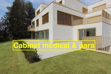 À LOUER ? Cabinet médical et paramédical neuf à Senningerberg. 

Nous proposons à la location un superbe cabinet médical tout neuf, idéalement situé au 47, rue du Golf, Senningerberg, à proximité immédiate de toutes commodités et parfaitement desservi par les transports en commun.

Le cabinet bénéficie de 16 places de parking extérieures réservées à la clientèle.

Description de l'espace à louer :

La partie mise en location comprend :
Une salle de consultation privative de 12,70 m² avec placards intégrés et accès direct à une terrasse et un jardin.

Accès aux espaces communs de qualité :
- Un secrétariat professionnel,
- Un arrière-bureau,
- Une cuisine séparée entièrement équipée,
- Une salle d'attente spacieuse (mobilier en cours d'installation),
- Des toilettes séparées pour hommes et femmes,
- Un vestiaire,
- Un accès privatif réservé aux praticiens,

Caractéristiques techniques haut de gamme :
- Triple vitrage
- Châssis de fenêtres en aluminium
- Climatisation
- Local technique avec rack informatique
- Stores électriques à toutes les fenêtres

Conditions de location :
Loyer mensuel : 3.850 €

Charges forfaitaires : 350 €, incluant : électricité, chauffage, nettoyage des parties communes, entretien général, etc.

Commission d'agence : 2 mois de loyer, à charge du locataire.

Pour tout renseignement complémentaire ou pour organiser une visite, veuillez nous contacter au
+352 269 007-1 (langues parlées : luxembourgeois, anglais, français, allemand)
