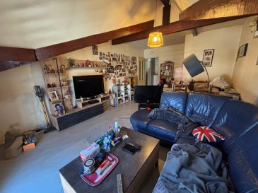 Idéal investisseur.  Dans une copropriété de 10 logements, au 1er étage, un grand appartement loué comprenant une entrée, une cuisine, un salon séjour, deux chambres, SDB et un garage privatif. Chauf ind gaz. Loyer annuel 6.960 euros HC. Ref lot 5.
 Les informations sur les risques auxquels ce bien est exposé sont disponibles sur le site Géorisques : www.georisques.gouv.fr