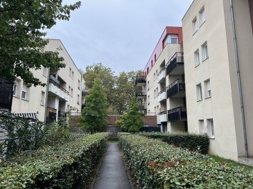 2 PIECES.  NANCY - INVESTISSEUR VENDU LOUE - 1 RUE MARCEL BROT - RESIDENCE RECENTE - COMMUNS TRES BIEN ENTRETENU - ASCENSSEUR - BOX EN SOUS SOL - BALCON - Dans résidence récente appartement F2 de 46m2 hab, avec entrée, séjour sur balcon, cuisine americaine meublée, une chambre, une salle de bains et un WC, ainsi qu'un parking en sous-sol..
 Actuellement loué 480 EUR + 50 EUR / mois
 PRIX : 99 000 EUR
 AGENCE VENNER IMMOBILIER 03 87 63 60 09
  