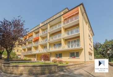 Situé à Belair, au 3ème étage d'une petit immeuble résidentiel, cet appartement traversant de ± 72 m² se compose comme suit :
Le hall d'entrée dessert un salon ± 30 m² avec balcon ± 8 m², une cuisine équipée ± 8 m² avec balcon ± 3 m², une chambre ± 16 m², une salle de bain ± 5 m² avec baignoire, lavabo et wc ainsi qu'un wc séparé.
Un garage (box fermé), une buanderie commune et une cave complètent l'offre.

Détails complémentaires :

- Loué meublé ;
- Loué avec garage en box fermé en supplément 150 € /mois ;
- Balcons de ± 3 et 8 m² ;
- Orientation est-ouest ;
- Situation idéale: commerces, écoles et crèches, transports en commun (bus, tram (place de l'Etoile)) à proximité ;
- Loyer: 2200 € / mois - Charges: 180 € / mois - Garantie locative: 2 mois de loyer ;
- Frais d'agence: 1 mois de loyer + tva.