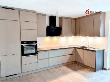 AFIL a le plaisir de vous présenter ce superbe appartement à Niederkorn, au sein d'une résidence moderne construite en 2019.

Nichée au 2ième étage avec ascenseur, ce bien vous séduira par ses prestations de qualité.

Avec une surface habitable de +/- 74 m², l'appartement offre un espace de vie convivial baigné de lumière, donnant accès à un agréable balcon orienté sud-ouest, parfaite pour profiter des beaux jours en toute tranquillité.

Cuisine moderne entièrement équipée, ouverte sur le séjour.

2 belles chambres à coucher.

Salle de douche et un WC séparé.

Atouts complémentaires :
- 1 place de parking intérieure privative,
- cave privée,
- buanderie commune,
- local vélo commun.

Chauffage au gaz de 2019, volets roulants électriques.

Environnement & commodités :
Profitez d'un emplacement privilégié, à proximité immédiate des transports en commun, commerces, crèches, écoles, et autres infrastructures du centre-ville de Differdange.

Charges mensuelles : 200€

Passeport énergétique CPE : classe A-A.

Contactez-nous pour organiser une visite et découvrir tout le potentiel de ce bien !

AFIL s'engage à vous accompagner dans toutes vos démarches immobilières (estimation, vente, location de biens, recherche de financements).

Votre satisfaction est notre priorité !

Les prix indiqués incluent les frais d'agence ainsi que la TVA.