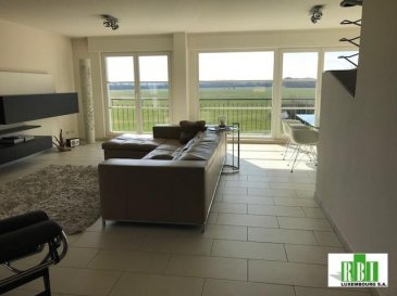 HESPERANGE-ALZINGEN - prix justifié, magnifique TRIPLEX de +- 168m2 net habitables (à ajouter 2 grandes terrasses de 13m2 et un balcon) dans une maison bi-familiale,  2e étage grand séjour avec balcon vue imprenable - plus constructible à l'arrière - zone classée !! - , cuisine complètement équipée +- 13m2 et séparée, bureau de plus de 10m2, wc séparé, accès par escalier ouvert au 3e étage, grand espace ouvert de plus de 35m2 - chambre avec dressing séparé de 10,30 m2 (possible de fermer évidemment), grande salle de bains, puis  accès au dernier étage, grande chambre ouverte (possible de fermer) avec hauteur dépassant 3 m au milieu, salle de douche, cave 11m2, garage 19m2, jardin privatif de +- 50m2
IL S'AGIT D'UN OBJET D'AMATEUR VU LES ESPACES OUVERTS - CONVIENT
A COUPLE SOUHAITANT UN BON VOLUME SOIT AVEC UN ENFANT  
Ref agence :2449217