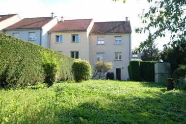 Avec studio indépendant - idéal pour profession libérale

Belle maison libre de 3 côtés, construite en 1999 et située à proximité de l'autoroute et de l'hôpital. La surface habitable est d'environ 121 m² sur un terrain de 5,04 ares avec un grand jardin.

La maison se compose comme suit :
Rez-de-chaussée : Hall d'entrée, séjour lumineux de 32,42 m², cuisine équipée, WC séparé.
1er étage : Hall de nuit, trois chambres (12,67 m² / 14,70 m² / 14,74 m²), salle de bains avec baignoire, douche et WC. Grenier non aménagé.
Sous-sol (57,32 m²) : Garage pour une voiture, buanderie/chaufferie. Studio de 15,29 m² avec accès indépendant et direct au jardin, composé de deux pièces et d'une salle de douche.
Idéal pour profession libérale.

Double vitrage, chaudière au gaz remplacée en 2014.
Possibilité de garer deux voitures à l'extérieur.

Renseignements et contact :
Mme Nassim Toloui
Email : nassim@parkagence.lu