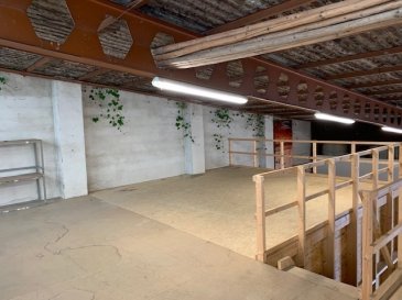 Grand DEPÔT/ENTREPÔT

- +/- 215 m2 au sol et 85 m2 en mezzanine
- Belle hauteur intérieure
- Accès par une grande porte électrique
- Idéal pour du stockage
- Disponibilité immédiate

Attention: il n'y a pas d'eau dans le local

Loyer: 2950€/mois
Caution: 8850€
Commission d'agence: 3451.50€

N'hésitez pas de nous contacter pour amples renseignements.

tria@newgest.lu