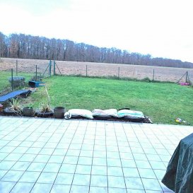 APPARTEMENT AVEC JARDIN PRIVATIF !!! 

IMMO Nordstrooss vous présente ce spacieux appartement situé au rez-de-chaussée dans une petite charmante résidence à Hobscheid, commune de Habscht, dans le canton de Capellen construit en 2011.

Cette propriété offre un cadre de vie confortable et convivial, idéal pour une famille ou des professionnels recherchant espace et tranquillité.

Caractéristiques principales : 
- Trois chambres lumineuses, 
- Salle de bain moderne, 
- WC séparée, 
- Grand séjour offrant un espace de détente 
- Cuisine ultra équipée, 
-Deux grandes Terrasse une de +/- 36m2 et une de +/- 25m2, 
- Grand jardin privé de +/- 2.10 ares parfait pour profiter des beaux jours sans vis à vis, 
- Cave, 
- Double garage pour votre commodité, 
Classe de performance énergétique et d'isolation thermique E/E. 

Pour tout complément d'information et/ou la documentation détaillée, contactez-nous au tél: 691 850 805. 

Proposition de crédit/financement à taux compétitif d'une banque luxembourgeoise incluse dans nos services gratuits.