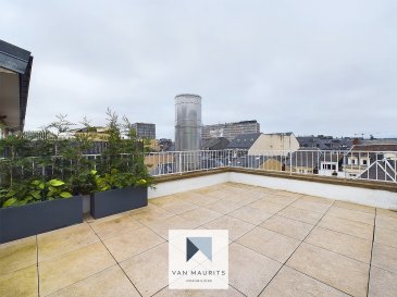 Bien très rare, par sa situation à 20 m de la Place d'Armes et sa vue exceptionnelle du 6ème et dernier étage. Ce penthouse a été entièrement rénové en 2024. Il possède une surface de ± 120 m².

Il se compose comme suit :

Au 6ème étage : une entrée de ± 6 m² s'ouvre sur un salon de ± 50 m² avec une cuisine ouverte et une double sortie sur une première terrasse de ± 19 m² profitant d'une vue panoramique sur le centre-ville. Un couloir vous conduit vers la chambre parentale de ± 19 m² qui est équipée d'un dressing sur mesure, ainsi que d'une salle de douche privative (douche, double vasque, wc, meubles, fenêtre). Elle jouit également d'un accès sur une deuxième terrasse orientée ouest, de ± 24 m². Une deuxième chambre de ± 14 m² possède aussi un dressing encastré. Une salle de bain de ± 5 m² (baignoire, double vasque, rangement) et un wc séparé sont accessibles du couloir.

Au sous-sol : une cave privée de ± 5 m² complète l'offre.

Le plan du bien et la visite virtuelle sont communiqués sur demande.

Généralités :

- Localisation hyper centrale, à proximité directe de la place d'Armes ;
- Vue panoramique sur les toits de Luxembourg-ville;
- Bien rénové en 2024 ;
- Dernier étage ;
- Meubles sur mesure ;
- Ascenseur ;
- Deux terrasses de 19 et 23 m2 ;
- Cave ;
- Charges 300 euros par mois ;
- Situation calme, rue piétonne.

Agent responsable : Katia Gravière au 661 33 29 82 ou katia@vanamaurits.lu