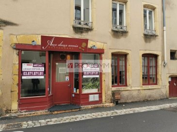 Metz, vente du fonds de commerce d\'un beau restaurant dans le vieux METZ.

Le local a une capacité d\'accueil d\'environ 30 couverts et est composé d\'une surface de vente, un bureau/vestiaire, une belle cuisine et une grande cave,

Cet établissement convient parfaitement pour un cuisinier qui se lance ou un couple,

Possibilité de racheter également les murs

Prix de vente : 44 800 € TTC
Loyer : 1 500 € HC/Mois
Charges : 300 €/Mois
Dépôt de garantie : 3 Mois

Pour plus de renseignements, veuillez contacter :

Julien RACH
Cabinet d\'affaires Procomm-Immogest

