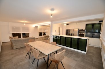 L\'agence immobilière Christine SIMON a le plaisir de vous présenter en exclusivité cette superbe maison unifamiliale jumelée, située à Luxembourg dans un Quartier privilégié orientation sud-ouest et à quelques minutes de Luxembourg-Ville, Gare, Kirchberg ainsi que la Cloche D\'or.<br>Arrêt de bus à 30 mètres.<br>Crèche, écoles, commerces, axes autoroutiers, aéroport.<br><br>Cette belle maison est implantée sur un terrain de 2,52 ares, entièrement rénovée de la tuyauterie à la toiture, avec beaucoup de goût en 2021-2022. <br>Surface utile suivant Plans 276,30 m2 dont 190 m2 habitables.<br>Maison de 4 chambres à coucher dont deux avec salle de bains en suite et une climatisée, garage, jardin, terrasses.<br><br>Au rez-de-chaussée: <br>Un espace vie lumineux d\'environ 65 m2, ouvert vers la cuisine américaine avec son îlot central, intégrée une cave à vin, micro-onde, four, plaque de cuisson induction avec sa hotte bora intégrée, combiné frigo et congélateur américain, lave vaisselle.<br>De la cuisine un accès vers la terrasse.<br><br>Techniques:<br>Chaudière à gaz à condensation, chauffage au sol dans toute la surface habitable, triple vitrage et des volets électriques, toiture en zinc et isolée de 24 cm, sound système au rez-de-chaussée et 1er étage, vidéo-phone à chaque étage, façade isolante, fibre optique, raccordement internet dans toute la maison.<br><br>Si maintenant vous êtes persuadé d\'avoir trouvé votre nouvelle maison, n\'hésitez pas et contactez Christine SIMON, pour de plus amples renseignements ou une visite, Tel: 621 77 88 30 tel: 26 53 00 30 1 ou par mail à  info@christinesimon.lu, au plaisir de vous rencontrer.<br><br>Nous sommes en permanence à la recherche des biens pour nos clients solvables, actuellement nous sommes à la recherche de locations pour nos clients, donc si vous désirez vendre ou louer appelez l\'agence immobilière Christine SIMON.<br><br>La commission de vente est aux frais du vendeur.<br>