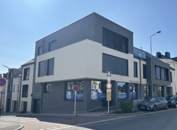 EMPLACEMENT INTERIEUR PRIVATIF 
au niveau -2 de la RESIDENCE CHÂTEAU
(adresse : 31, route de Luxembourg L-3253 Bettembourg)

!! Accès par ascenseur-plateau pour véhicules dans rue latérale très calme !!
Taille de la place : 2,85m x 5,10m = 14.5 m²
Taille de l'ascenseur : 2,50m x 5,70m = 14.25 m²

Résidence sécurisée près de tous les Commerces et Services.
Axes Autoroutiers à 1km - Gare de Bettembourg à 5 minutes à pied - BUS à 100m

PRIVATE INDOOR LOCATION 
on level -2 of RESIDENCE CHÂTEAU
(address: 31, route de Luxembourg L-3253 Bettembourg)

!! Access by elevator-vehicle platform in very quiet side street!
Pitch size: 2.85m x 5.10m = 14.5 sq. m.
Elevator size: 2.50m x 5.70m = 14.25 m² 

Secure residence close to all shops and services.
Motorways 1km away - Bettembourg train station 5 minutes on foot - BUS 100m away.