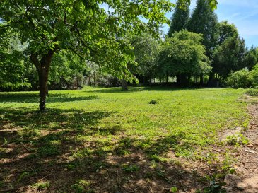 Terrain constructible 10 ares à Soultz-Sous-Forêts.  GC Immobilier vous propose un terrain constructible et viabilisé d\'environ 10 ares à Soultz-Sous-Forêts, hors lotissement, libre d\'architecte et de constructeurs.<br> Situé au calme dans une rue non passante.<br> Petite ville dynamique, avec ses commerces de proximité, les écoles, périscolaire, prof. de la santé et du médical, restaurants, atouts incontestables pour assurer une qualité de vie harmonieuse.<br> Les frais d\'agence sont à la charge de l\'acquéreur et sont compris dans le prix.<br> Prix net vendeur 145 000 EUR - Commission d\'agence 9 000 EUR<br> N\'hésitez pas à me contacter pour plus de renseignements.<br>  <br> Contactez votre agent immobilier Nadia Billmann qui vous conseillera et renseignera.<br> GC Immobilier - 03 88 94 79 91 ou portable 06 84 79 14 92.  