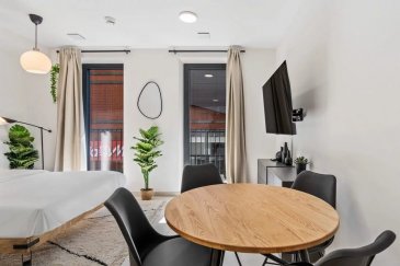 AXHOME Immo vous propose en exclusivité à la location ce studio meublé de +/− 30 m² dans la prestigieuse Tour Omnia à Belval, proche de toutes commodités.

Le studio se trouve au 2áµ‰ étage :

- Pièce à vivre avec mobilier et lit
- Balcon
- Cuisine équipée
- Salle de douche 
- Buanderie commune
- 1 parking intérieur

Disponibilité : 15 juin 2026
Visite à partir du 1er juin 2026, sur base d'une candidature préalable.

Pour plus d'informations, n'hésitez pas à nous contacter :
- Par téléphone : +352 691911993 Roberto Alex
- Par email : info@axhome.lu

Nous restons également à votre entière disposition si vous souhaitez vendre ou louer votre bien. Nous prenons en charge toutes les démarches administratives liées à l'immobilier.

Nous sommes également à votre disposition pour des estimations gratuites.

 ---------- 
AXHOME Immo bietet Ihnen exklusiv die Vermietung dieses möblierten Studios in ca. 30 m² im prestigeträchtigen Tour Omnia in Belval, in der Nähe aller Annehmlichkeiten.

Das Studio befindet sich im 2. Stock:

- Wohnzimmer mit Möbeln und Bett
- Balkon
- Einfache Küche
- Duschraum
- Gemeinschafts-Waschküche
- 1 Tiefgaragenstellplatz

Verfügbarkeit: 15. Juni 2026
Besichtigungen ab 1. Juni 2026, nach vorheriger Bewerbung.

Für weitere Informationen zögern Sie nicht, uns zu kontaktieren:
- Per Telefon: +352 691911993 Roberto Alex
- Per E-Mail: info@axhome.lu

Wir stehen Ihnen auch gerne zur Verfügung, wenn Sie Ihre Immobilie verkaufen oder vermieten möchten. Wir übernehmen alle administrativen Schritte im Zusammenhang mit Immobilien.

Wir sind auch für kostenlose Schätzungen für Sie da.

 ---------- 
AXHOME Immo offers you exclusively for rent this furnished studio of +/− 30 m² in the prestigious Tour Omnia in Belval, close to all amenities.

The studio is on the 2nd floor:

- Living room with furniture and bed
- Balcony
- Equipped kitchen
- Shower room
- Communal laundry room
- 1 indoor parking space

Availability: June 15, 2026
Visit from June 1, 2026, based on a prior application.

For more information, do not hesitate to contact us:
- By phone: +352 691911993 Roberto Alex
- By email: info@axhome.lu

We also remain at your complete disposal if you wish to sell or rent your property. We handle all administrative procedures related to real estate.

We are also at your disposal for free estimates.

 ---------- 
AXHOME Immo bitt Iech exklusiv dëst méi oder wéineg 30 m² grousst, mam Miwwel equipéiert Studio zur Loune an der prestigiéiser Tour Omnia zu Belval un, no un allen Conveniencen.

De Studio läit um 2. Stack:

- Wunnzëmmer mat Miwwel an Bett
- Balkon
- Equipéiert Kichen
- Déiwer Zëmmer
- Gemeinsame Wäschraum
- 1 bannenzege Parking

Disponibilitéit: 15. Juni 2026
Visite vum 1. Juni 2026 un, baséiert op enger virdru gemaachter Ufro.

Fir weider Informatiounen zéckt net eis ze kontaktéieren:
- Telefon: +352 691911993 Roberto Alex
- Email: info@axhome.lu

Mir sti gären och zu Ärer Verfügung wann Dir wëllt äre Won verbannen oder loune wëllt. Mir huelen d'ganzt administrativ Prozesser am Zesummenhang mat Immobilie fir Iech iwwerhuelen.

Mir sinn och fir gratis Schätzungen fir Iech do.