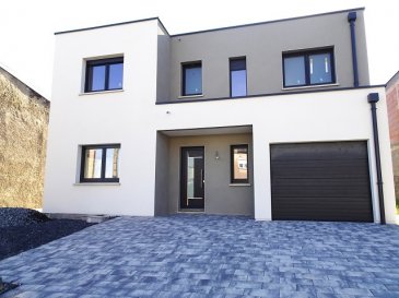 OBERNAUMEN commune de KIRSCHNAUMEN

À 15 minutes du LUXEMBOURG (Schengen) et de l' ALLEMAGNE (Perl)

Au calme

Maison neuve individuelle F6 de 140 m2 hab sur un terrain de 3,76 ares, comprenant:

Au Rdc:
Une entrée, une cuisine équipée ouverte sur un grand séjour lumineux ( 50 m2) donnant accès à une terrasse d'env 35 m2, un wc, une chambre ou bureau, un garage.

À l'étage:
 un dégagement, une suite parentale comprenant une chambre, un dressing et une salle d'eau (douche), 2 chambres, un wc, une salle de bains (douche) un dressing, un cellier.

Extérieur:
Terrasse
Jardin

Chauffage:
 Pompe à chaleur air/eau viessmann, chauffage au sol

Dv pvc, volets motorisés
Maison raccordée au tout à l'égout

A VOIR RAPIDEMENT