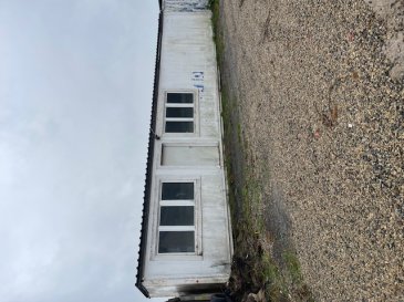A louer une surface de stockage(à court terme ou long terme) d'environ 27 m² (container) à L-6169 Eschweiler près de Junglinster.  
Parfait comme stockage temporaire lors d'un déménagement, d'une liquidation de ménage, d'une rénovation ou comme dépôt par meubles et effets personnels.  
Sec et immédiatement utilisable.  

Visite sur rendez-vous.