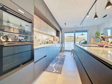 L’agence immobilière Immo-Contact vous propose une superbe maison récente, construite en 2021, libre de trois côtés, d’une surface habitable d’environ 260 m² sur un terrain de 4,70 ares, offrant de très beaux volumes ainsi qu’un cadre de vie moderne, lumineux et particulièrement agréable, située à Kaundorf, au Luxembourg, dans un lotissement résidentiel calme et recherché.

L’un de ses grands atouts réside dans son environnement exceptionnel, avec une vue dégagée sur la nature et la forêt, offrant un cadre paisible et lumineux au quotidien. La localisation permet également de profiter d’un accès rapide aux commodités, avec la proximité des écoles, commerces, restaurants ainsi que des axes principaux facilitant les déplacements.

La maison séduit par la qualité remarquable de sa construction, son excellente performance énergétique (classe A/A), ses finitions soignées et son état irréprochable. Aucun travaux n’est à prévoir : le bien est entièrement clé en main. Les espaces sont généreux, parfaitement agencés et baignés de lumière naturelle, offrant un confort de vie optimal.

L’espace de vie s’ouvre sur une terrasse et un jardin, créant un véritable prolongement des espaces intérieurs dans un environnement calme et dégagé. Un bien rare, idéal pour une famille à la recherche d’une maison récente, spacieuse et parfaitement équipée.

Le bien se compose comme suit :

Rez-de-chaussée :

- Hall d’entrée
- WC séparé
- Bureau
- Local technique
- Accès au garage our 2 voitures et deux emplacements extérieurs

Premier étage :

- Hall
- Cuisine équipée ouverte avec îlot central et espace salle à manger avec accès terrasse orientée plein Sud, pergola rétractable pour moduler en fonction de vos envies
- Salon avec accès à la terrasse et au jardin
- Buanderie
- Cellier attenant à la cuisine

Deuxième étage :

- Hall de nuit
- 3 chambres à coucher, dont une magnifique suite parentale avec dressing et salle de bain privative avec double vasque, douche, baignoire, WC et fenêtre
- Salle de bain avec douche, double vasque et WC

Dernier étage :

- Chambre à coucher
- Espace de vie 
- Salle de douche avec WC et fenêtre

A savoir :

Le logement bénéficie d’un chauffage au sol, triple vitrage, VMC double flux, de panneaux photovoltaïques, d’un aspirateur centralisé, d’un système d’alarme ainsi que d’un récupérateur d’eau de pluie, garantissant un confort moderne et des performances énergétiques optimales.

Disponibilité à convenir.

Visites possibles en semaine et le samedi.

Pour toutes informations, contactez-moi au +352 26 311 992

Estimation de votre bien sous 48h, contactez-nous au +352 26 311 992 ou par mail à info@immocontact.lu

 ---------- 
The estate agency Immo-Contact is pleased to present a superb, recently built house, constructed in 2021, set back on three sides, with a living area of approximately 260 m² on a plot of 4.70 ares, offering spacious rooms and a modern, bright and particularly pleasant living environment, situated in Kaundorf, in Luxembourg, within a quiet and sought-after residential development.

One of its major assets is its exceptional setting, with unobstructed views of the countryside and woodland, providing a peaceful and light-filled environment for everyday living. The location also offers quick access to amenities, with schools, shops and restaurants nearby, as well as major roads making travel easy.

The house impresses with its remarkable build quality, excellent energy efficiency (class A/A), high-quality finishes and immaculate condition. No work is required: the property is fully ready to move into. The rooms are spacious, perfectly laid out and bathed in natural light, offering optimal living comfort.

The living area opens onto a terrace and garden, creating a true extension of the interior spaces in a quiet and unobstructed setting. A rare find, ideal for a family looking for a modern, spacious and fully equipped home.

The property comprises the following:

Ground floor:

- Entrance hall
- Separate toilet
- Study
- Utility room
- Access to a garage for two cars and two outdoor parking spaces

First floor:

- Hallway
- Open-plan fitted kitchen with a central island and dining area, opening onto a south-facing terrace; retractable pergola to suit your needs
- Living room opening onto the terrace and garden
- Laundry room
- Pantry adjoining the kitchen

First floor:

- Landing
- 3 bedrooms, including a magnificent master suite with walk-in wardrobe and en-suite bathroom with shower, WC and window
- Bathroom with shower, double washbasin and WC

Top floor:

- Bedroom
- Living area
- Shower room with WC and window

Please note:

The property features underfloor heating, triple glazing, a dual-flow mechanical ventilation system, solar panels, a central vacuum system, an alarm system and a rainwater harvesting system, ensuring modern comfort and optimal energy efficiency.

Availability to be agreed.

Viewings available on weekdays and Saturdays.

For further information, please contact me on +352 26 311 992

Get a valuation of your property within 48 hours; contact us on +352 26 311 992 or by email at info@immocontact.lu