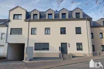 En vente, l'Immobilière de l'Attert vous propose ce spacieux appartement situé dans le village de Medernach.

L'appartement de +/- 79,91 m² au rez-de-chaussée se compose de:
- hall d'entrée avec coin vestiaire
- wc séparé
- 2 belles chambres à coucher (+/- 17,20 et 15,85 m²)
- séjour / salle à manger avec coin cuisine équipée, sortie sur grande terrasse de +/- 51 m²
- salle de douche, lavabo et wc.

L'appartement dispose d'une cave et de 2 emplacements de parkings intérieurs.

Buanderie commune.

Pour plus d'informations ou pour visiter cette propriété, contactez-nous au +352 23 62 90 20 ou sur immo@immoaida.lu

Consultez nos biens sur www.immoaida.lu