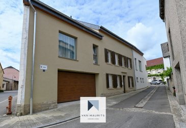 Maison Entièrement Rénovée au Coeur de Bech-Kleinmacher

Van Maurits Immobilier est ravi de vous présenter cette magnifique maison entièrement rénovée, idéalement située dans le charmant village de Bech-Kleinmacher, à quelques pas de la Moselle. Cette maison offre une surface habitable de ± 173 m2 , ainsi qu'un grand garage et une terrasse orientée plein sud.

Au rez-de-chaussée, vous découvrirez un vaste espace de vie et cuisine ouverte de ± 63m2, un WC séparé, une agréable terrasse de ± 14 m2, et un garage pouvant accueillir deux voitures, d'une superficie totale de ± 39 m2.

Le premier étage comprend quatre chambres spacieuses, deux salles de bains et un vestiaire, offrant un confort optimal. Le deuxième étage abrite un local technique ainsi qu'une grande salle de loisirs de ± 30 m2, parfait pour diverses activités.

Cette maison entièrement rénovée est équipée d'un chauffage au gaz et dispose d'un certificat de performance énergétique (CPE) de catégorie E.

Elle combine parfaitement confort moderne et emplacement privilégié, offrant une qualité de vie idéale à Bech-Kleinmacher.

Ne manquez pas l'occasion de faire de cette maison votre nouveau foyer.

Pour plus de détails ou pour planifier une visite n'hésitez pas à contacter :
Juha Ahonen
+352 661 249 476
juha@vanmaurits.lu
