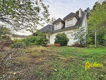 belle villa de 204 m2 à rénover totalement sur 1461 m2 .  Au coeur du village de Maidières, dans un environnement calme et privilégié, venez découvrir cette belle villa de 1976 édifiée sur une parcelle de 1461 m2 de terrain clos et arboré. Comprenant au rdc, partie jour : hall, vestiaire, wc, cellier, cuisine et grand séjour accès direct terrasse et jardin. Partie nuit : 2 chambres, bureau, salle de bains /wc. Au-dessus : 4 chambres, salle d'eau, wc et grenier. Sous-sol complet avec grand garage, cuisine d'été, buanderie, cave, et une grande pièce.
 Prévoir gros travaux de rafraichissement et d'embellissement.
 Les informations sur les risques auxquels ce bien est exposé sont disponibles sur le site Géorisques : www.georisques.gouv.fr
