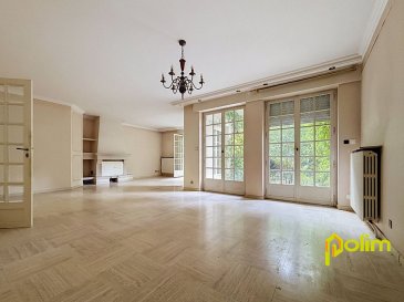 belle villa de 204 m2 à rénover totalement sur 1461 m2 .  Au coeur du village de Maidières, dans un environnement calme et privilégié, venez découvrir cette belle villa de 1976 édifiée sur une parcelle de 1461 m2 de terrain clos et arboré. Comprenant au rdc, partie jour : hall, vestiaire, wc, cellier, cuisine et grand séjour accès direct terrasse et jardin. Partie nuit : 2 chambres, bureau, salle de bains /wc. Au-dessus : 4 chambres, salle d'eau, wc et grenier. Sous-sol complet avec grand garage, cuisine d'été, buanderie, cave, et une grande pièce.
 Prévoir gros travaux de rafraichissement et d'embellissement.
 Les informations sur les risques auxquels ce bien est exposé sont disponibles sur le site Géorisques : www.georisques.gouv.fr